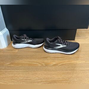Brooks Ghost 16 women’s size 8